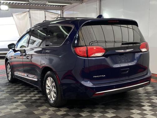 2018 Chrysler Pacifica Touring-L