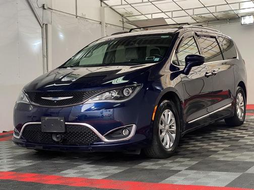 2018 Chrysler Pacifica Touring-L
