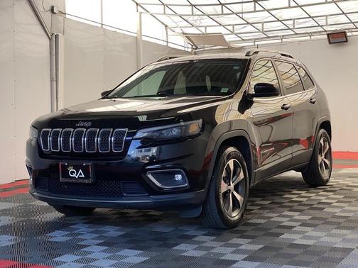 Diamond Black Crystal Pearlcoat 2019 Jeep Cherokee Limited