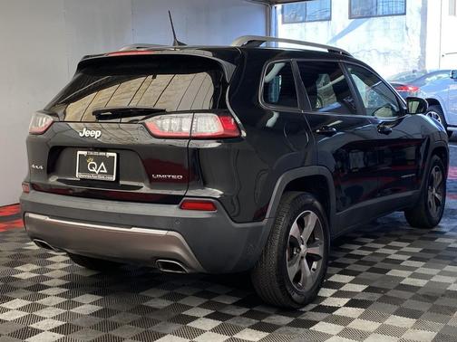 Diamond Black Crystal Pearlcoat 2019 Jeep Cherokee Limited