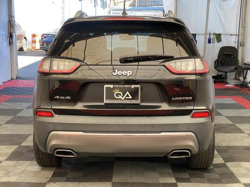 Diamond Black Crystal Pearlcoat 2019 Jeep Cherokee Limited