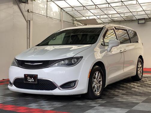 2020 Chrysler Pacifica Touring