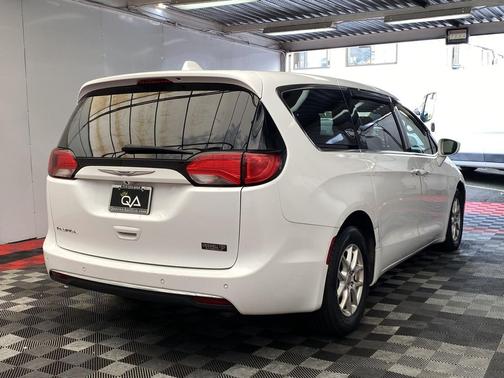 2020 Chrysler Pacifica Touring