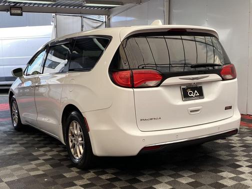 2020 Chrysler Pacifica Touring