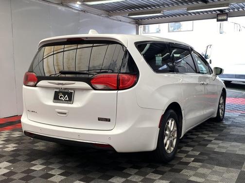 2020 Chrysler Pacifica Touring