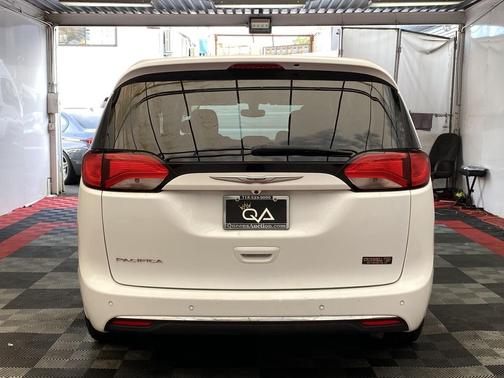 2020 Chrysler Pacifica Touring