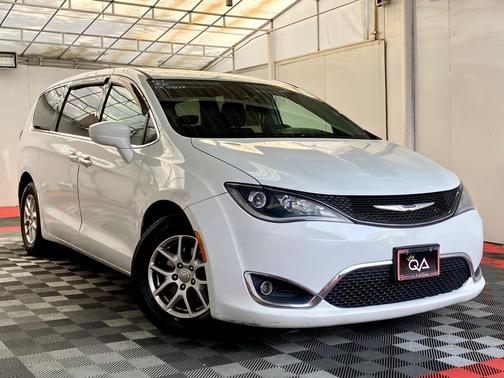 2020 Chrysler Pacifica Touring