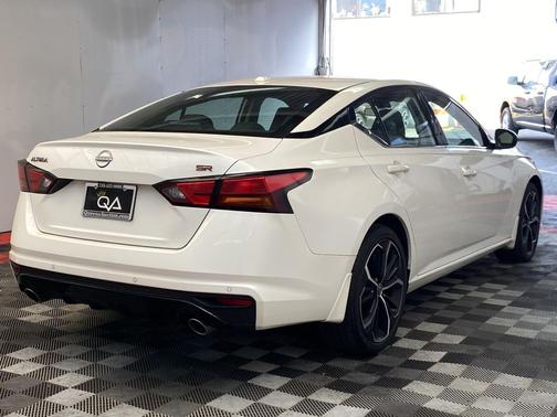 Pearl White Tricoat 2024 Nissan Altima SR FWD