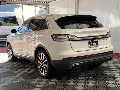 White Platinum Metallic Tri-Coat 2019 Lincoln Nautilus Select