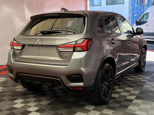 Mercury Gray Metallic 2023 Mitsubishi Outlander Sport SE