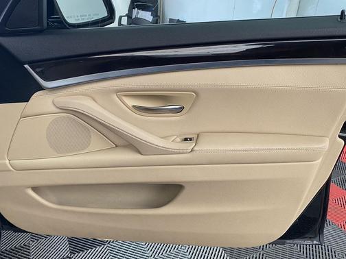 Black Sapphire Metallic 2014 BMW 535 xDrive