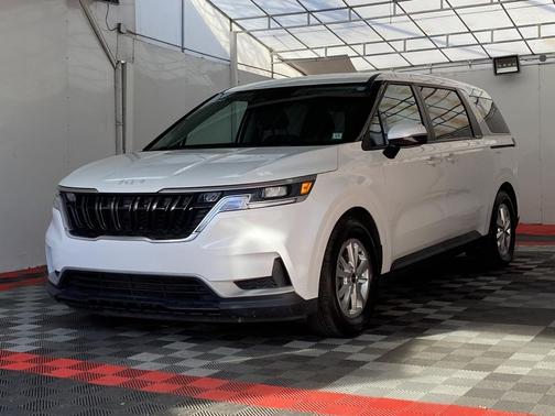 2022 Kia Carnival LX