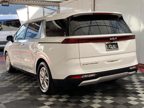 2022 Kia Carnival LX