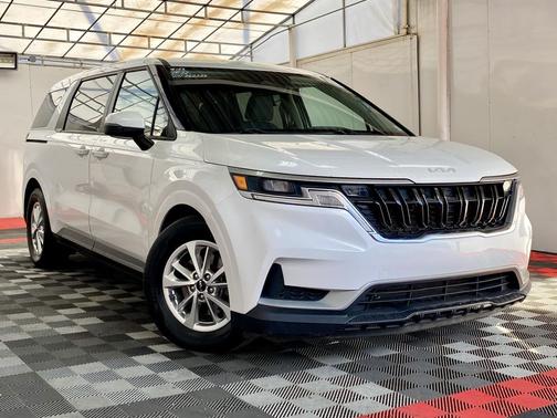 2022 Kia Carnival LX