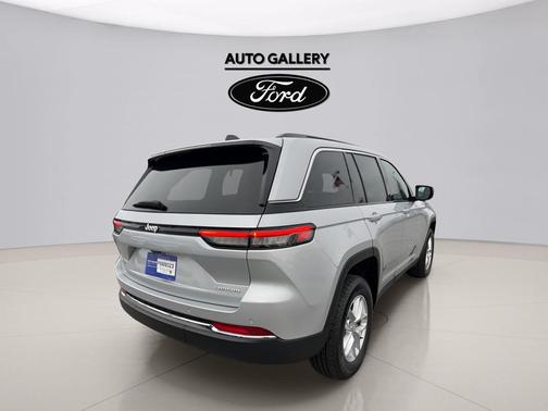 Silver Zynith 2025 Jeep Grand Cherokee Laredo