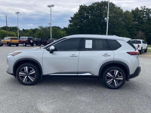 Brilliant Silver Metallic 2023 Nissan Rogue SL