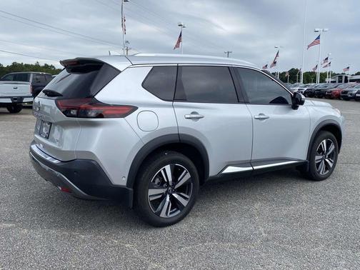 Brilliant Silver Metallic 2023 Nissan Rogue SL
