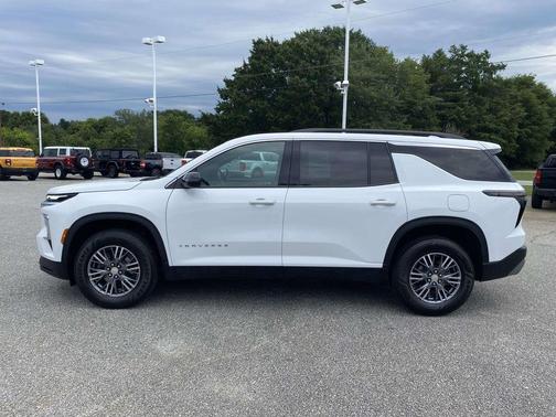 Summit White 2025 Chevrolet Traverse LT