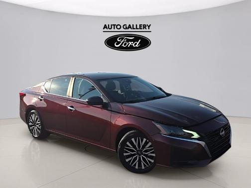 Garnet Pearl 2025 Nissan Altima SV