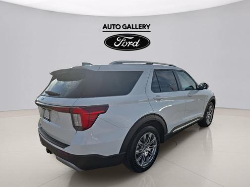 Star White 2026 Ford Explorer Platinum