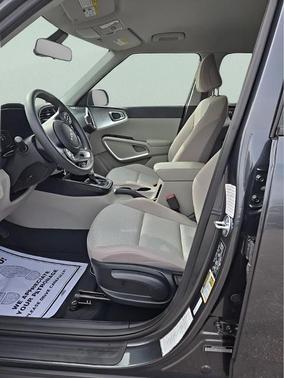 Gravity Gray 2025 Kia Soul LX