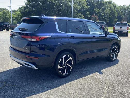 Cosmic Blue Metallic 2024 Mitsubishi Outlander SE