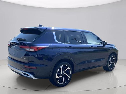 Cosmic Blue Metallic 2024 Mitsubishi Outlander SE