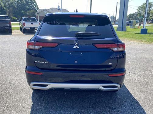 Cosmic Blue Metallic 2024 Mitsubishi Outlander SE