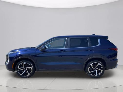 Cosmic Blue Metallic 2024 Mitsubishi Outlander SE