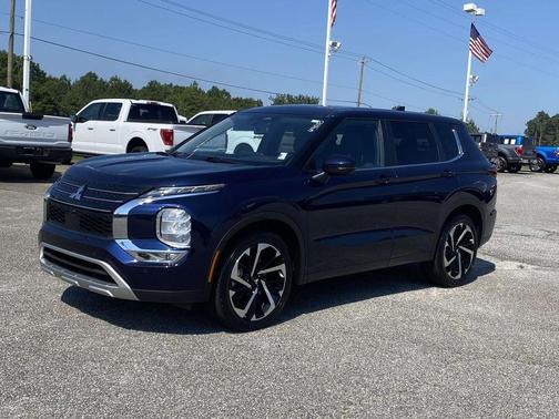 Cosmic Blue Metallic 2024 Mitsubishi Outlander SE