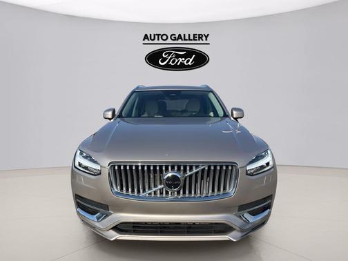 Bright 2025 Volvo XC90 B6 Plus 7-Seater
