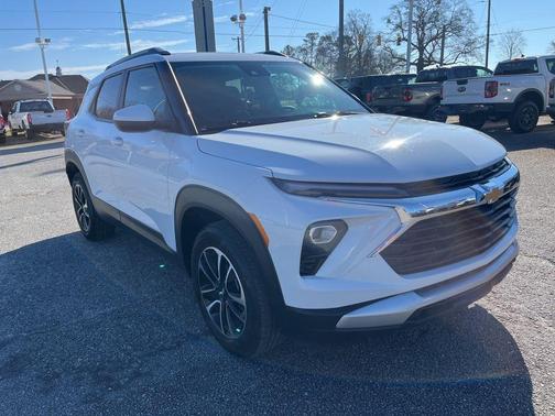 Summit White 2025 Chevrolet Trailblazer LT