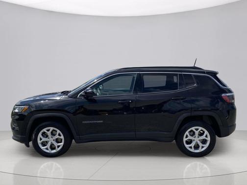 Diamond Black 2024 Jeep Compass Latitude