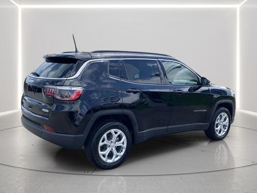 Diamond Black 2024 Jeep Compass Latitude