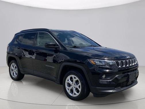 Diamond Black 2024 Jeep Compass Latitude