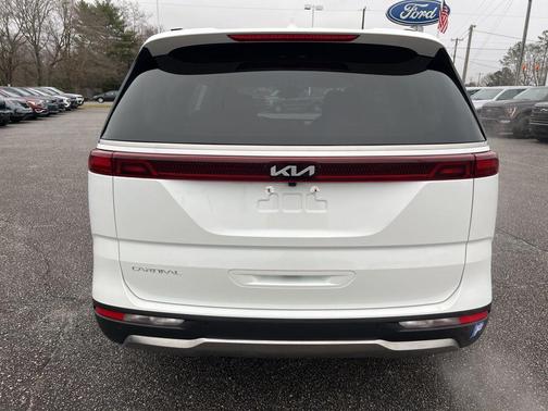 Snow White Pearl 2024 Kia Carnival SX