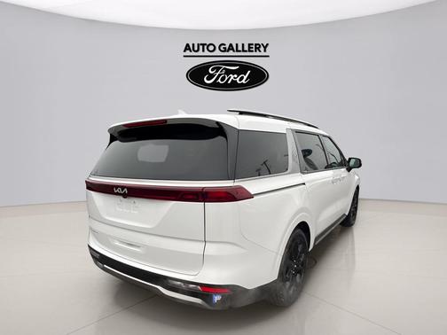 Snow White Pearl 2024 Kia Carnival SX