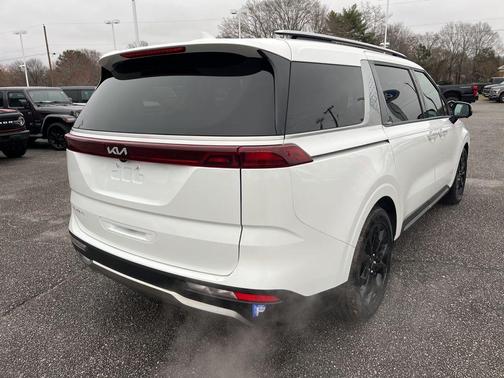 Snow White Pearl 2024 Kia Carnival SX