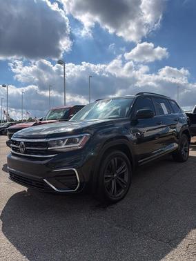 Racing Green 2021 Volkswagen Atlas 3.6 V6 SE w/ Technology R-Line