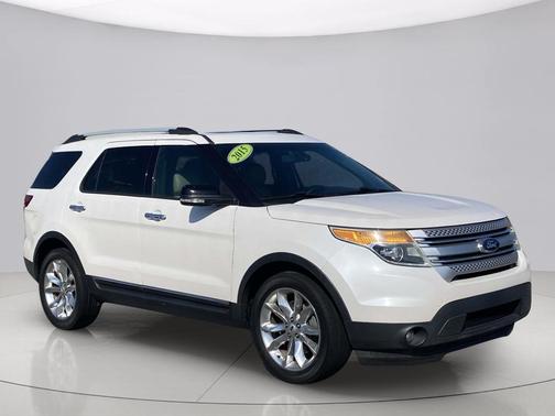 White Platinum Clearcoat Metallic 2015 Ford Explorer XLT
