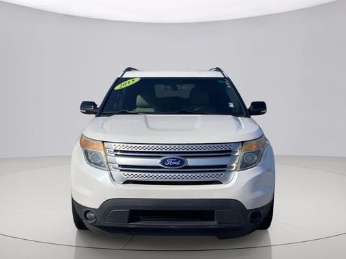 White Platinum Clearcoat Metallic 2015 Ford Explorer XLT
