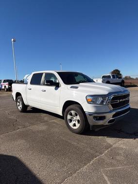 Bright White Clearcoat 2019 RAM 1500 Big Horn