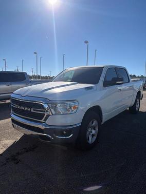 Bright White Clearcoat 2019 RAM 1500 Big Horn