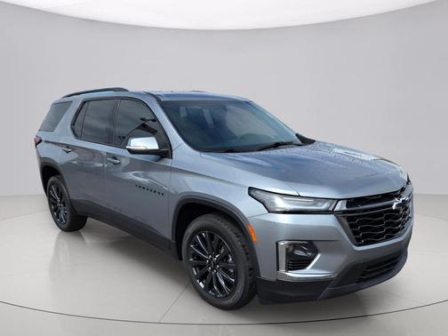 Sterling Gray Metallic 2023 Chevrolet Traverse RS