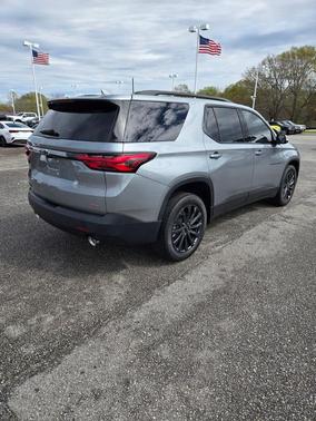 Sterling Gray Metallic 2023 Chevrolet Traverse RS