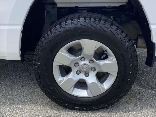 Bright White Clearcoat 2023 RAM 1500 Big Horn