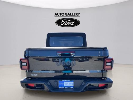Black Clearcoat 2023 Jeep Gladiator Overland