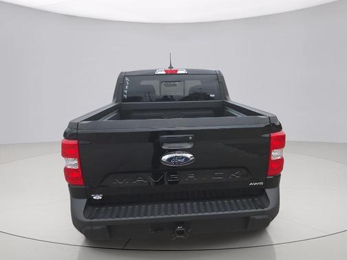 Shadow Black 2024 Ford Maverick Lariat
