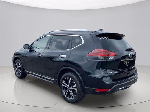 Magnetic Black 2018 Nissan Rogue SL