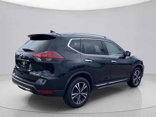 Magnetic Black 2018 Nissan Rogue SL